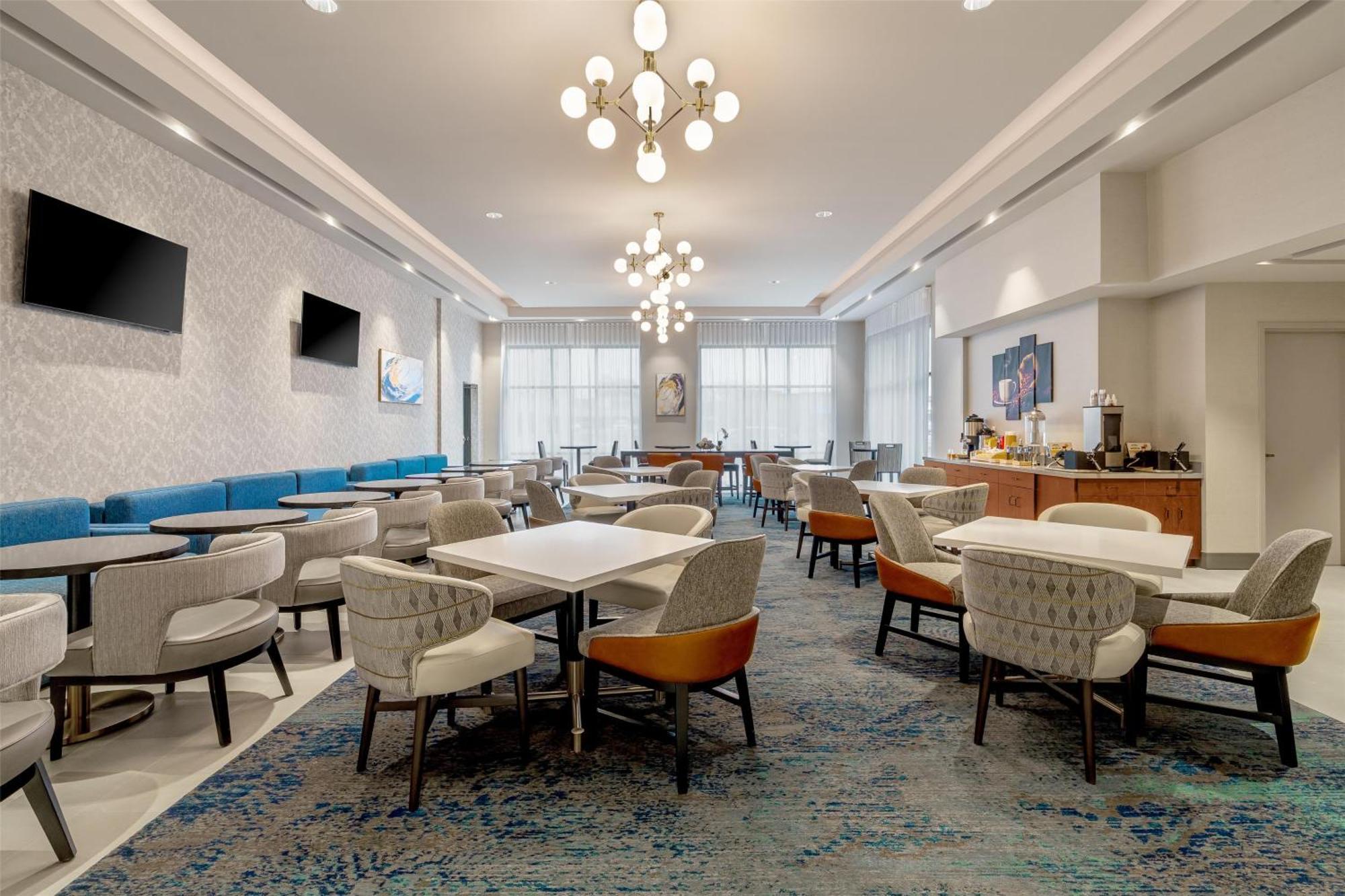 Hotel Doubletree By Hilton Sioux 3*